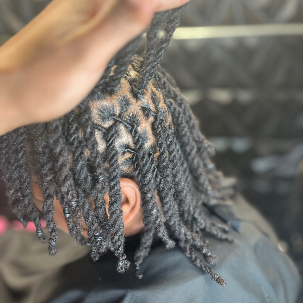 Loc Re-Twist at Zayziee Stylesss in Milwaukee, WI