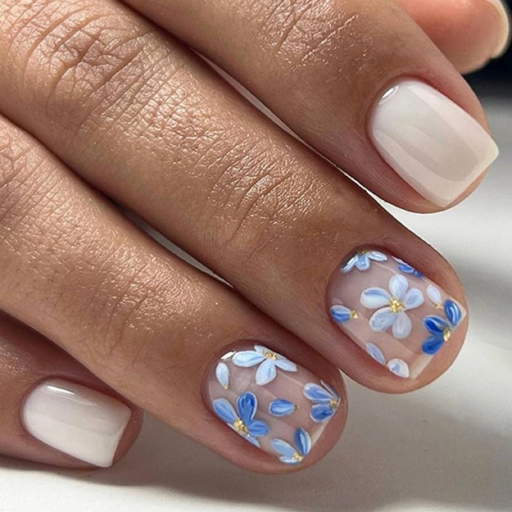 Simple Design (2-4 Fingers) at Ambertipz in Raleigh, NC