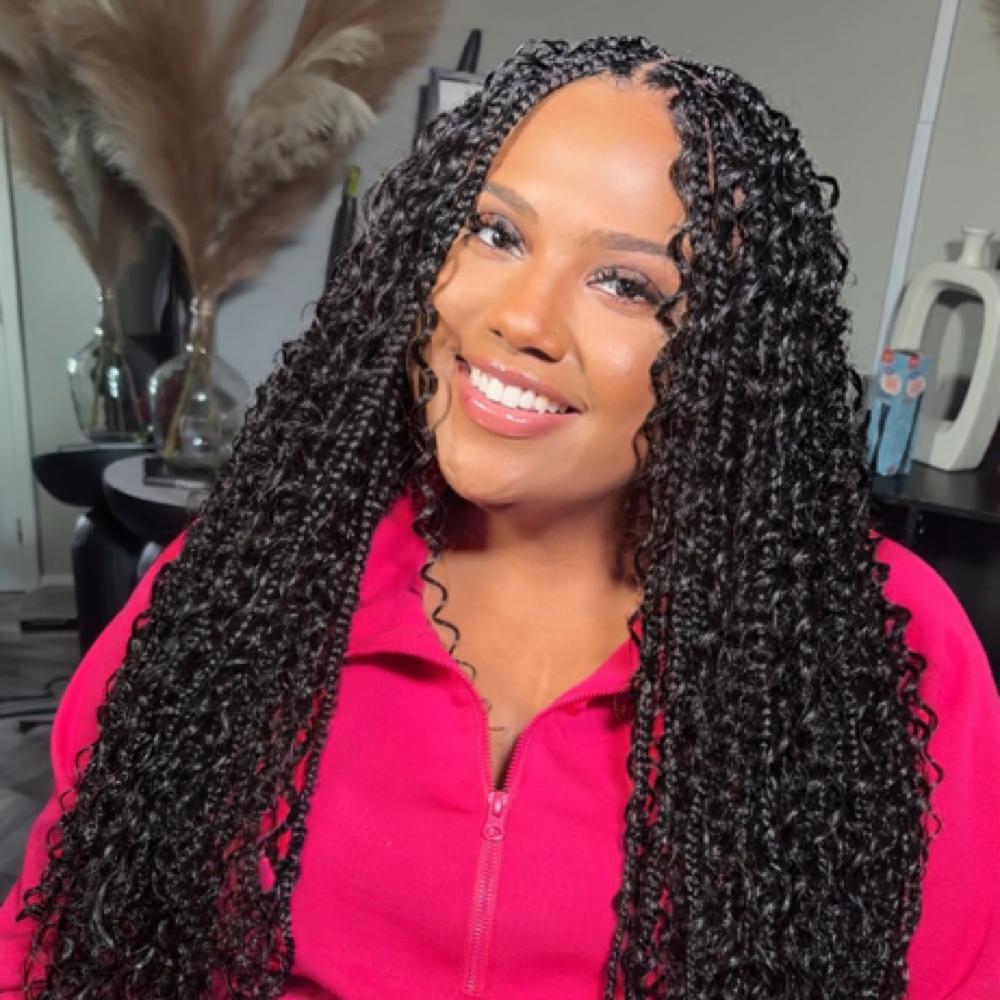 MEDIUM KNOTLESS BOHO 3.0 at Callidora Luxe Beauty LLC in Madison, AL