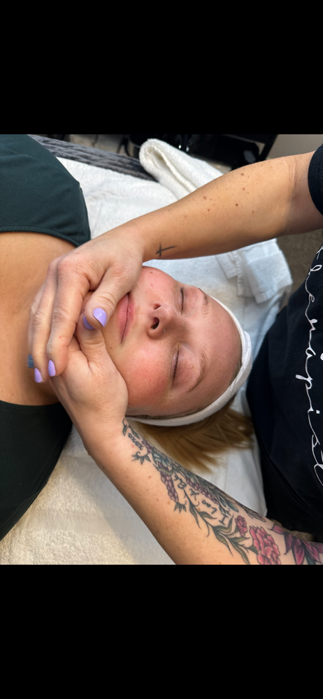 Deluxe dermaplane facial