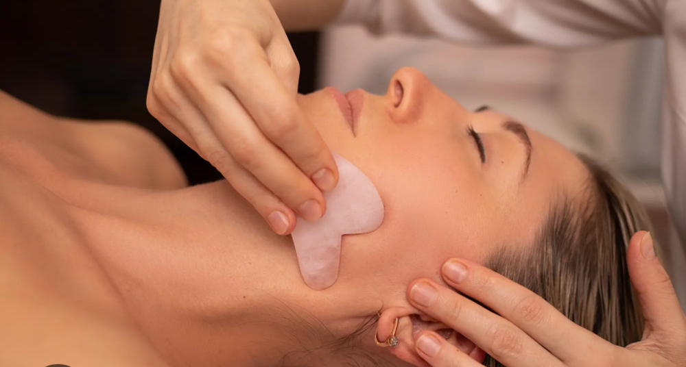 Gau sha Face Massage