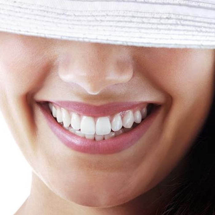 ESSENTIAL 2-4 Shades Whiter