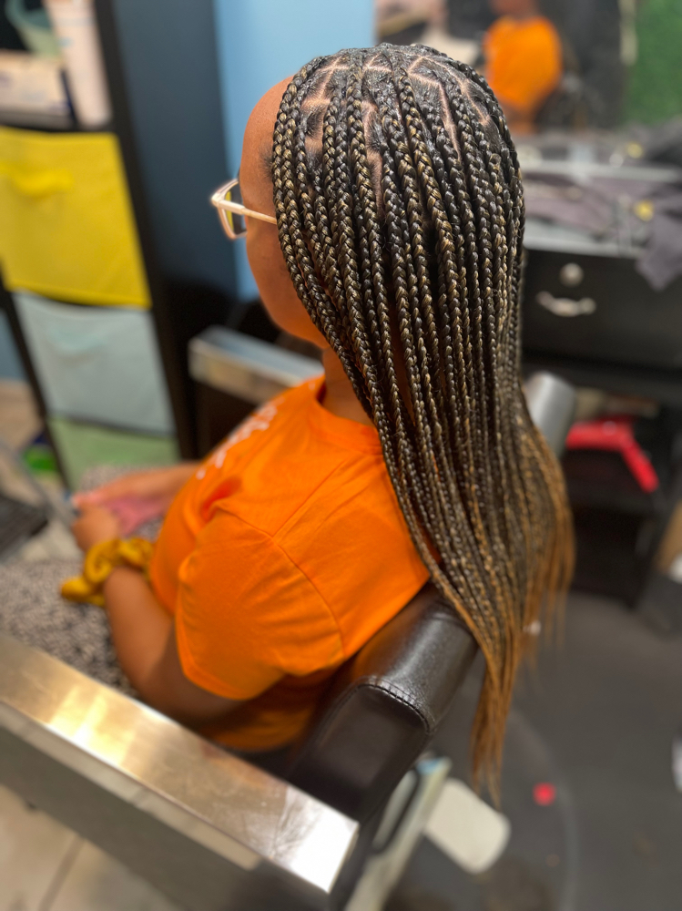 Medium Knotless braids