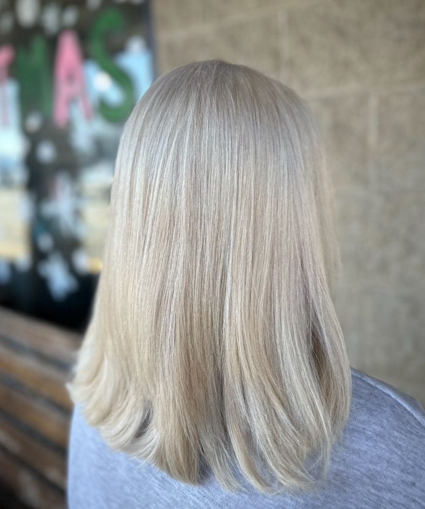 Scalp Bleach Touch Up (1-2 inches)