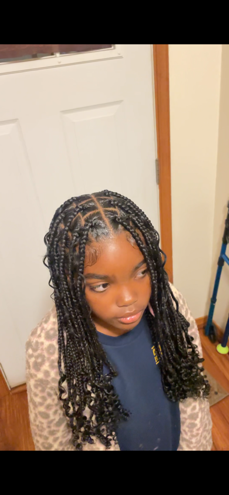 Medium Knotless Braids 6-11 at TheBratZHouse in Houston, IL