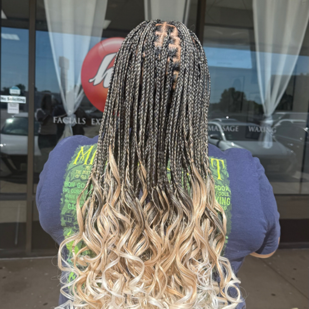 French Curl Knotless Braids Small