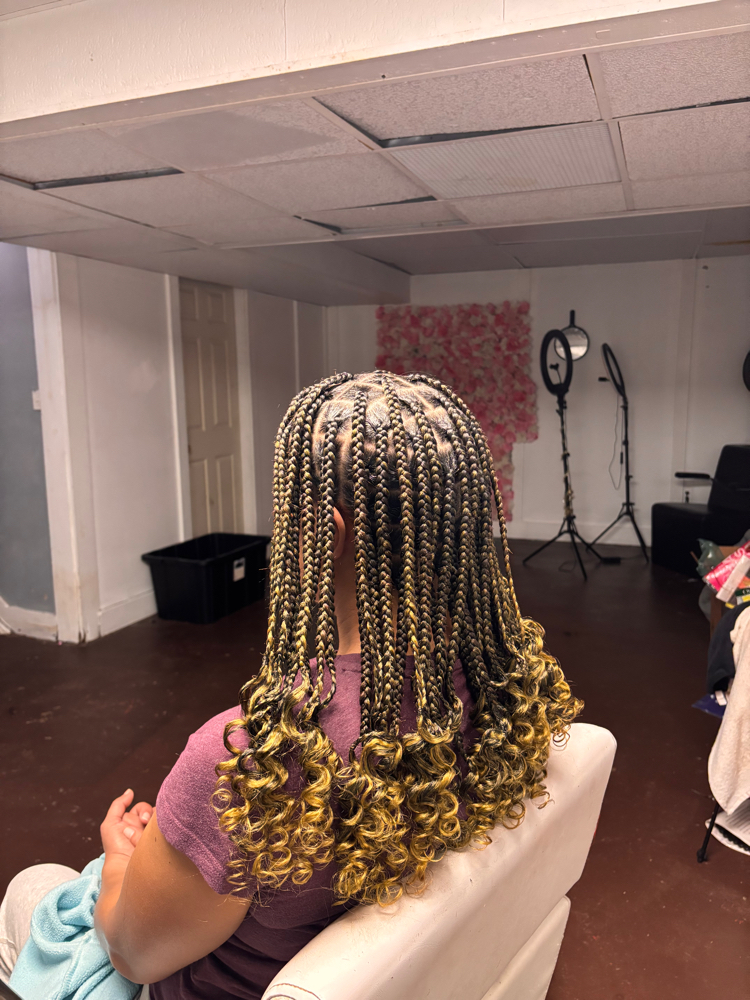 Curly Ends Knotless Shoulder/mid at Nishadidittt in Michigan, MI