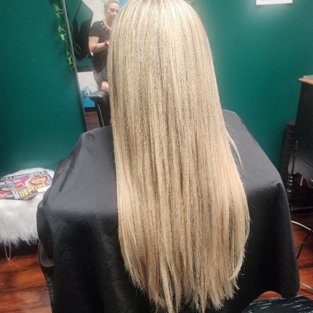 Full Highlight at Kara Diaz Hair in Canyon Lake, TX