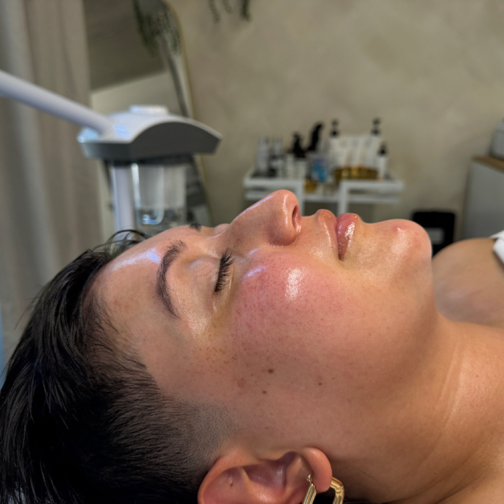 Express Summer Glow Facial at VEE LUXE SPA in Seattle, WA