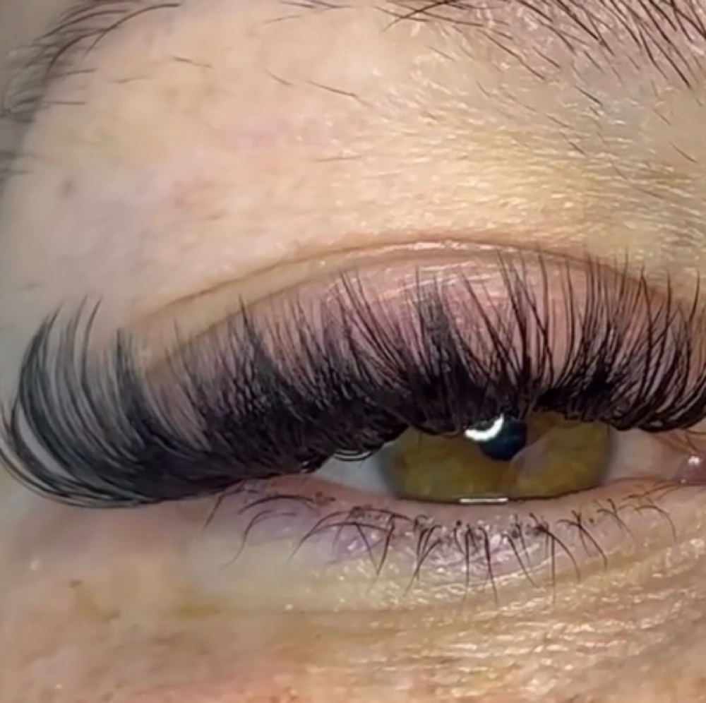 Hybrid Full Set at C's Lashblinx in Deltona, FL
