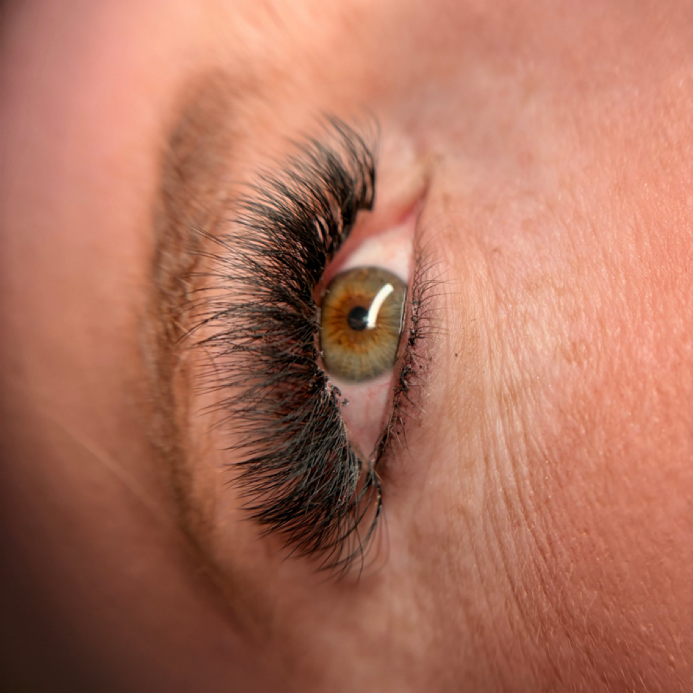 W Fans at Maris Lash Studio in Rockport, TX