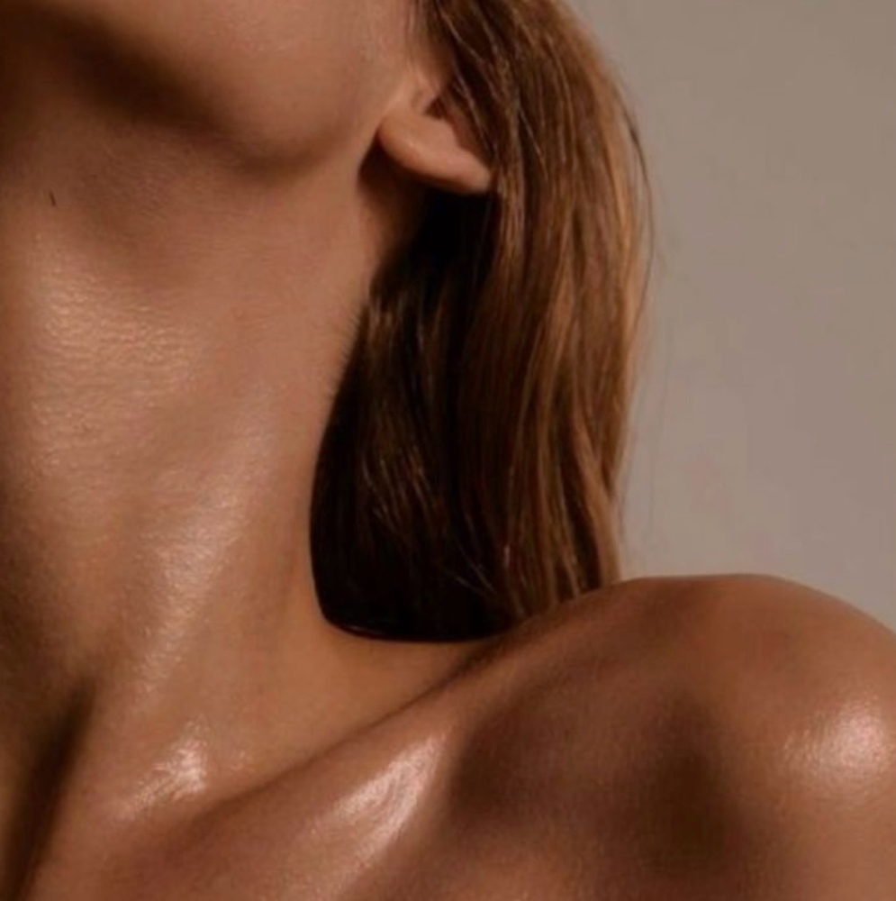 Full Body Spray Tan + Face Contour