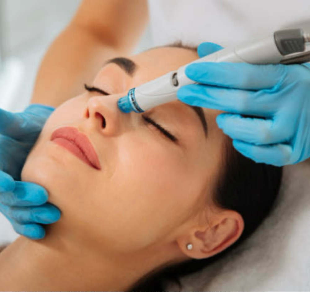 HydraFacial dermaplane red light at Get Frosted lux Spa in Wauchula, FL
