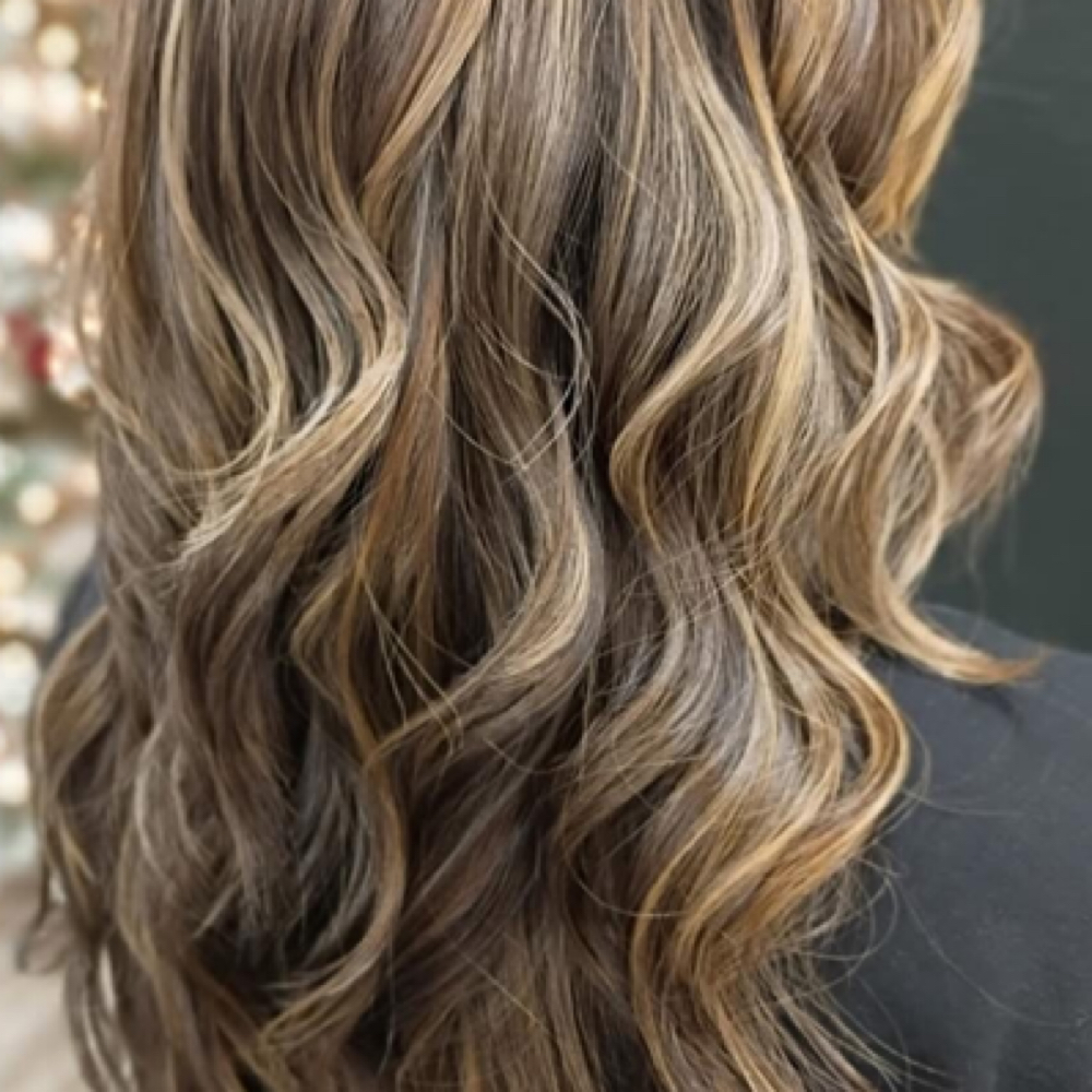 Blow Dry W/ Curls Or Straighting at Beauty Blowout Bar Salon in San Antonio, TX