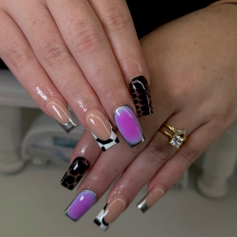 Airbrush (aura or ombre) at Phenomenail in Johnson City, TN
