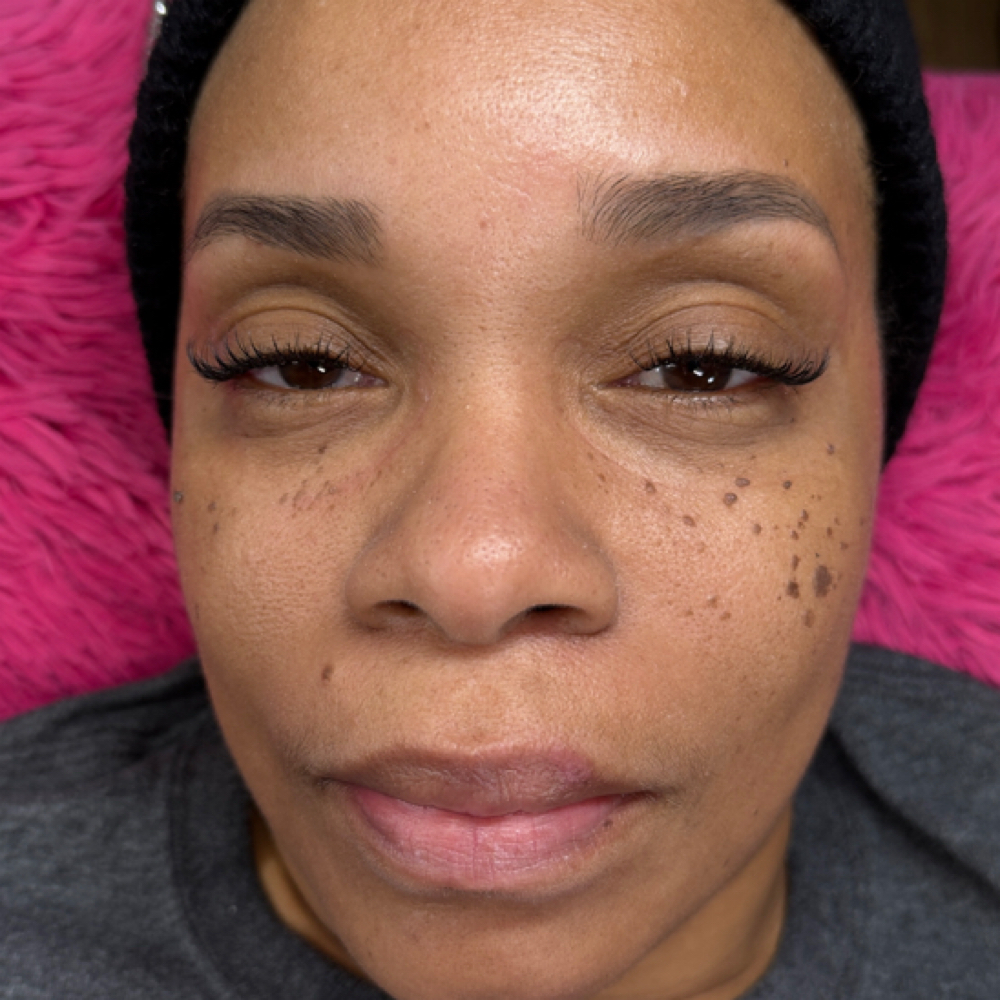 Cluster Lashes at The Beauty Bar by Eyelash Kween in Dearborn Heights, MI