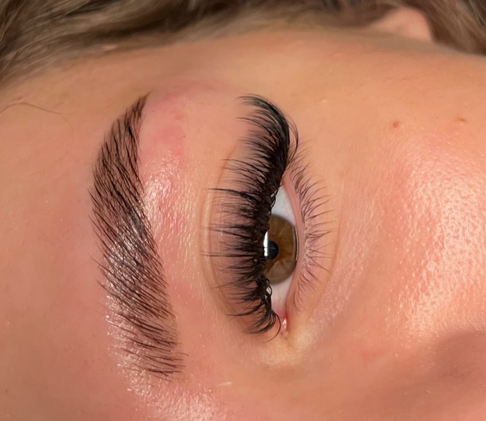 Brow Shaping With Wax