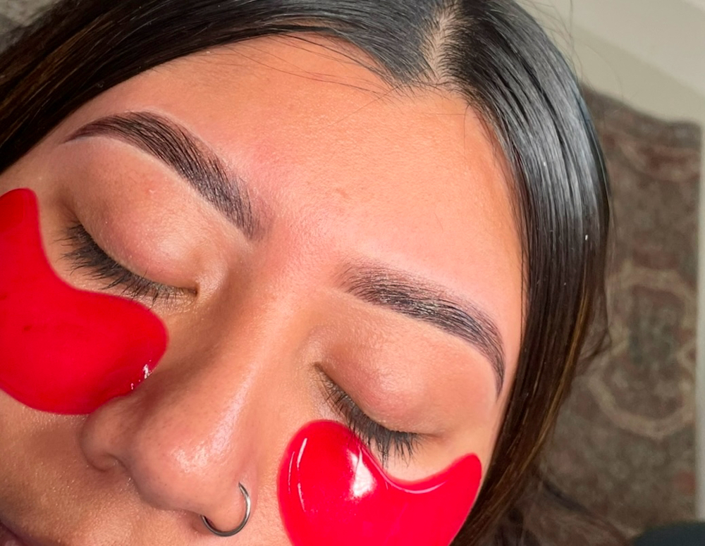 Deluxe Brow Shaping