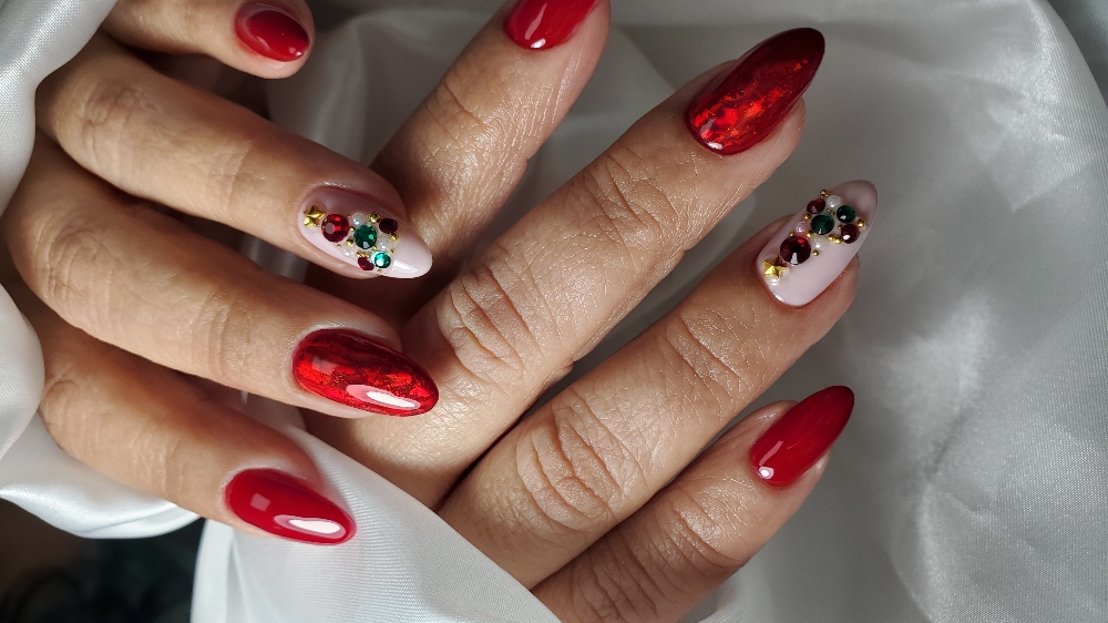 Gems/Crystal Nail Art