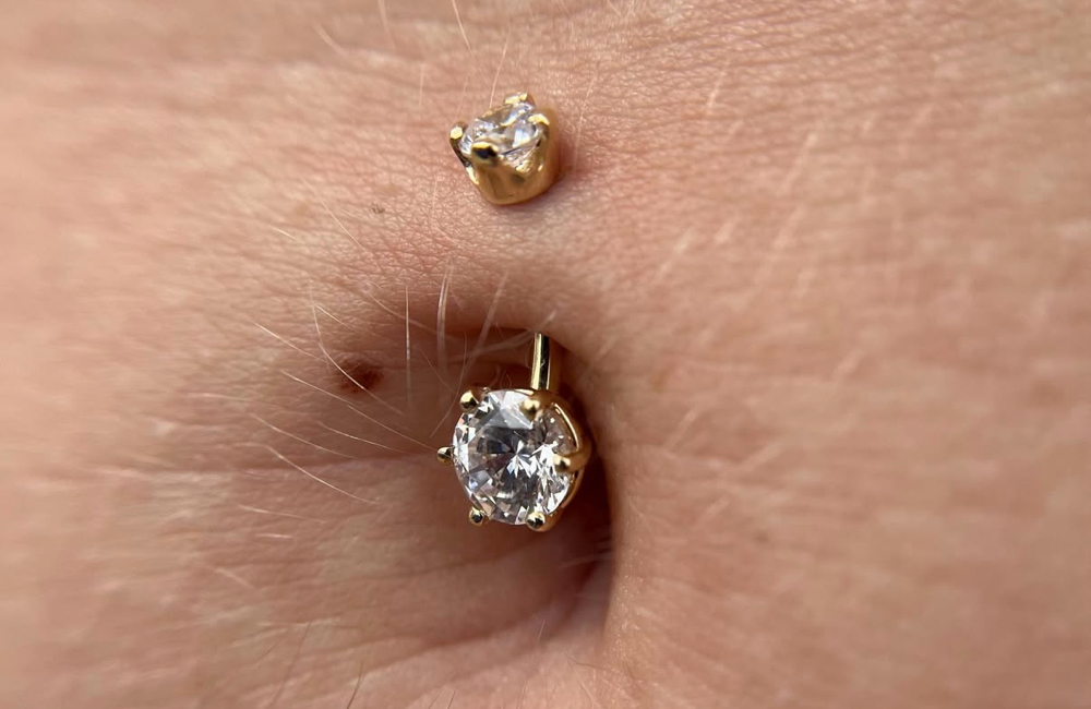 Navel Piercing CONSULT 18+