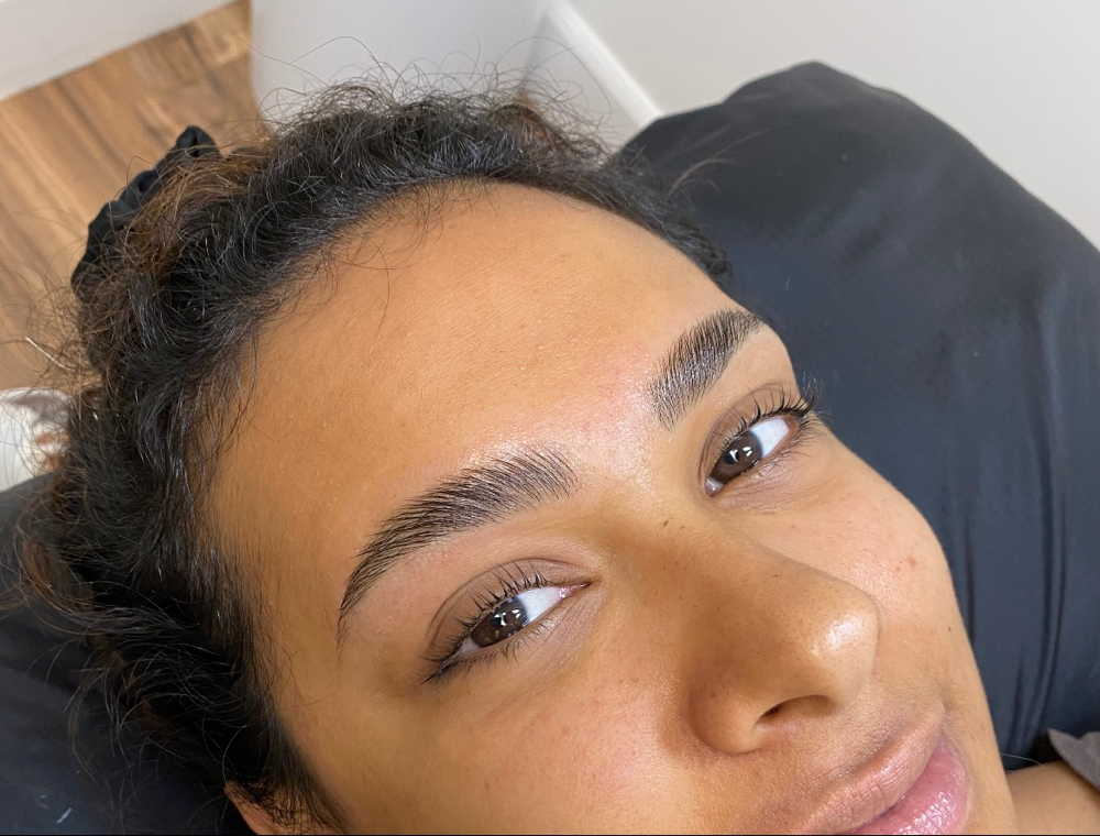 Brow Shaping  (Wax / Tweeze)