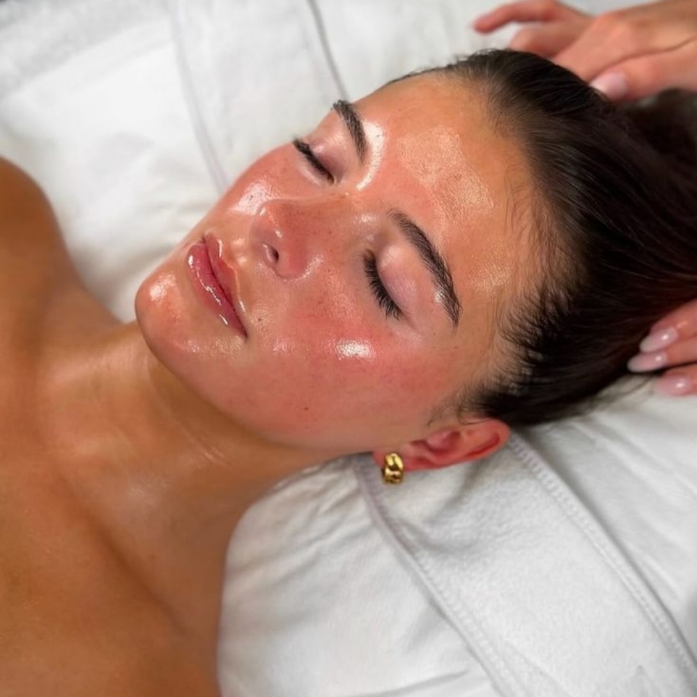 Dermaplane Glow Facial