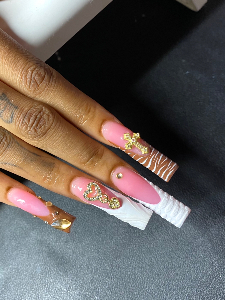 Extreme Nail Art And Charms
