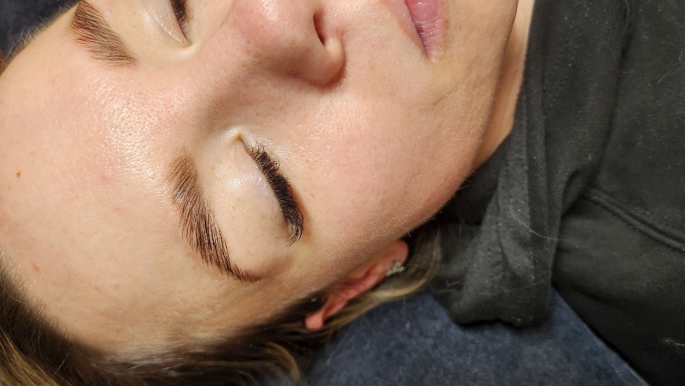 Brow Lamination & Tint