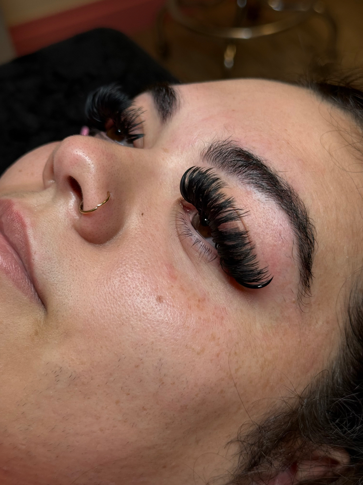 Mega Volume Set (Full Set Of Lashes