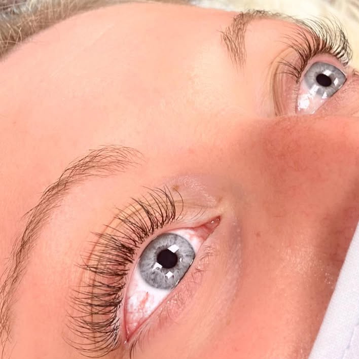 UV Classic Lash extensions