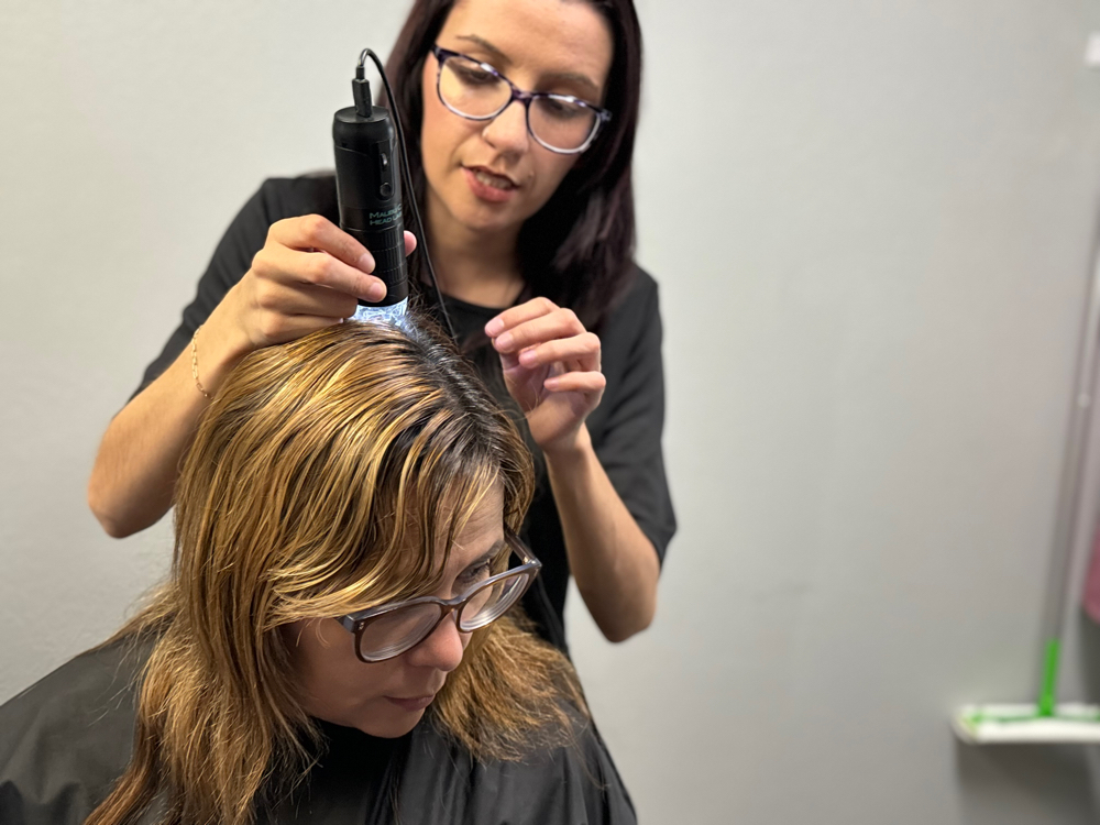 SCALP TREATMENT W Microscope
