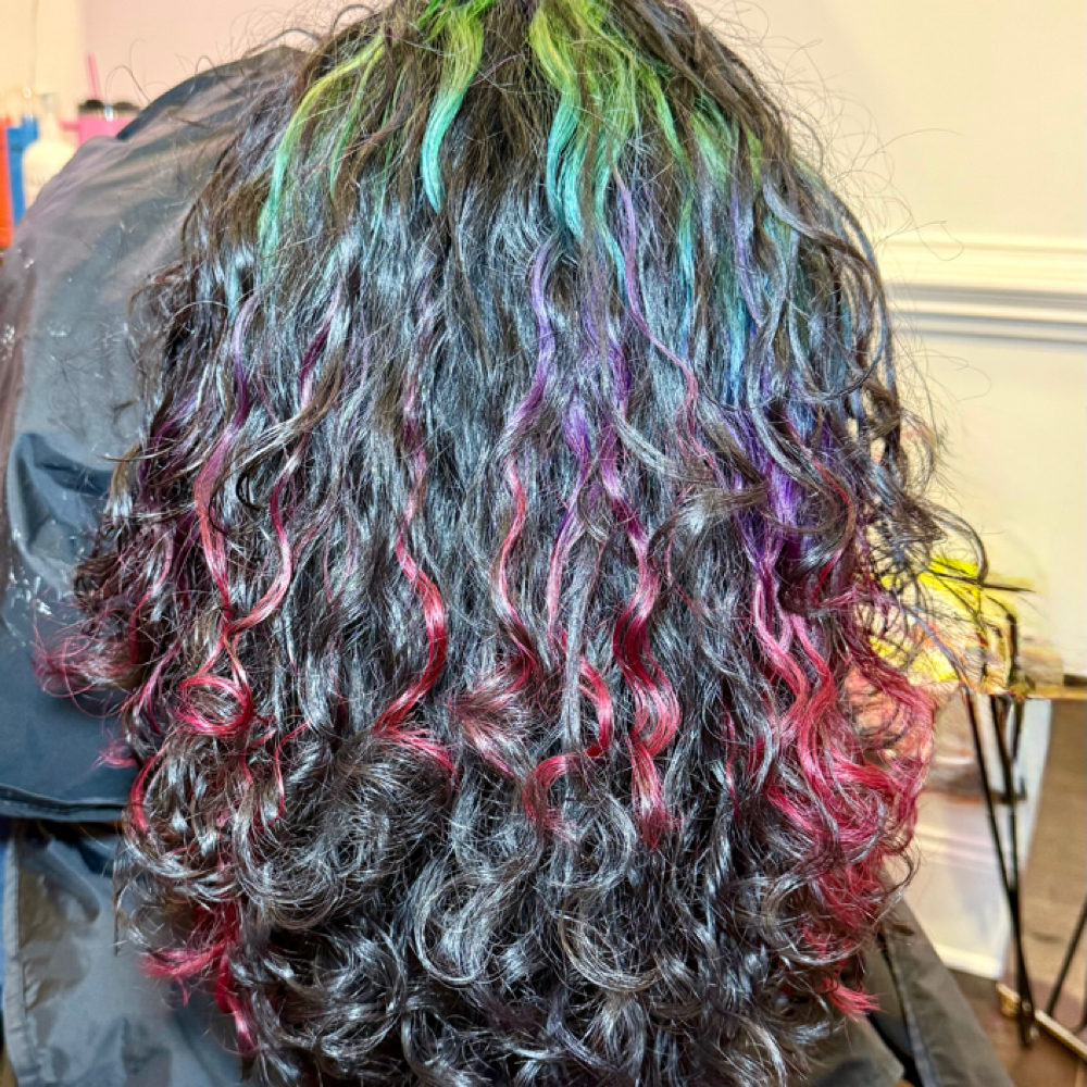 Creative Color at 𝘊𝘳𝘦𝘢𝘵𝘪𝘷𝘦 𝘏𝘢𝘪𝘳 𝘚𝘵𝘶𝘥𝘪𝘰 in Wilmington, NC