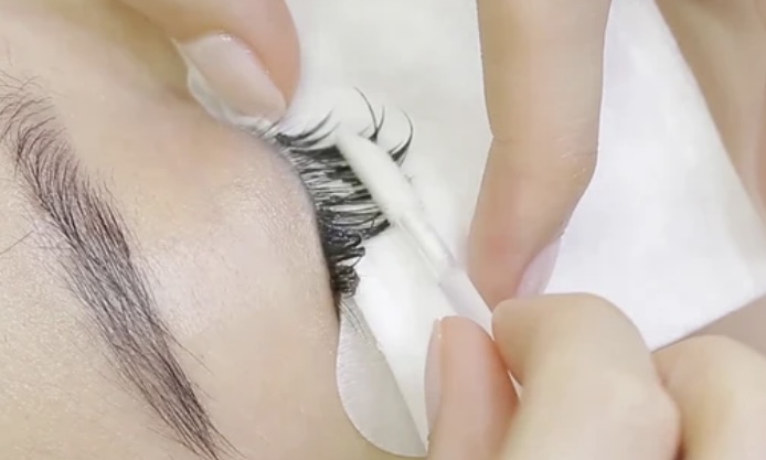 Lash Removal