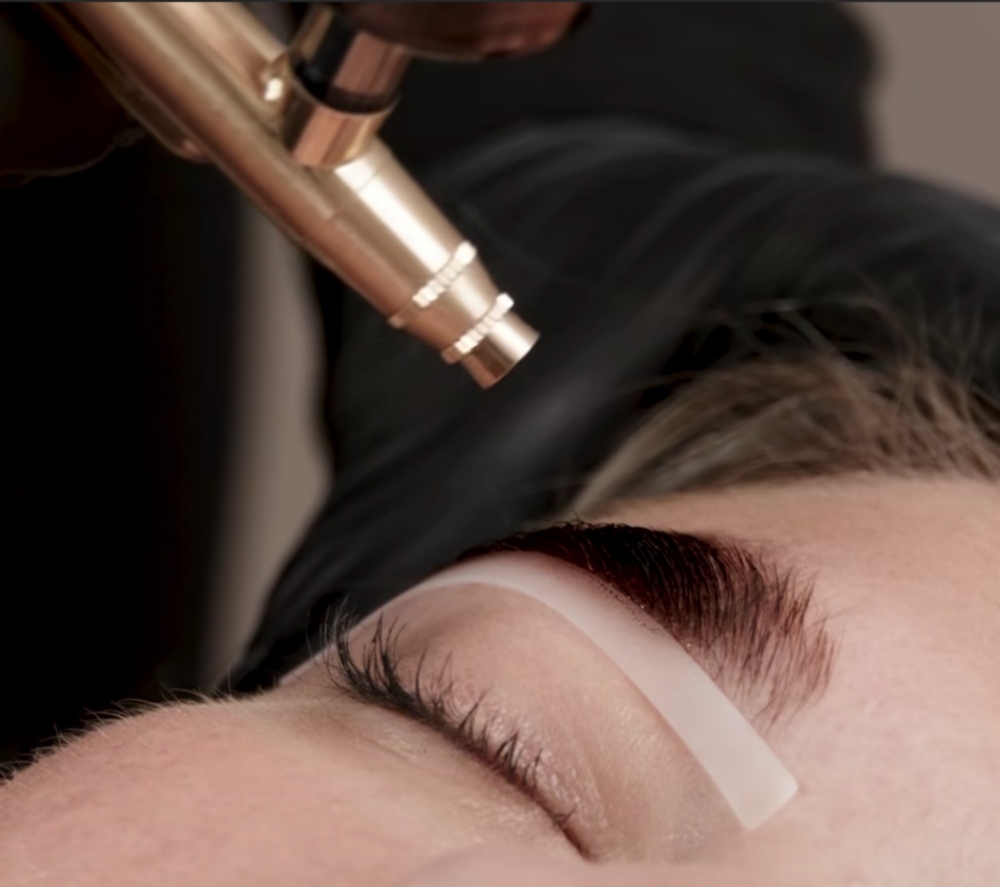 Eyebrow Sculpting & Tint