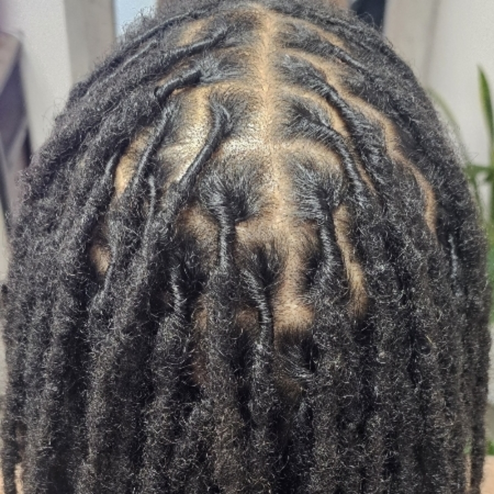 Loc Retwist at Desert Glam Beauty Lounge in Albuquerque, NM