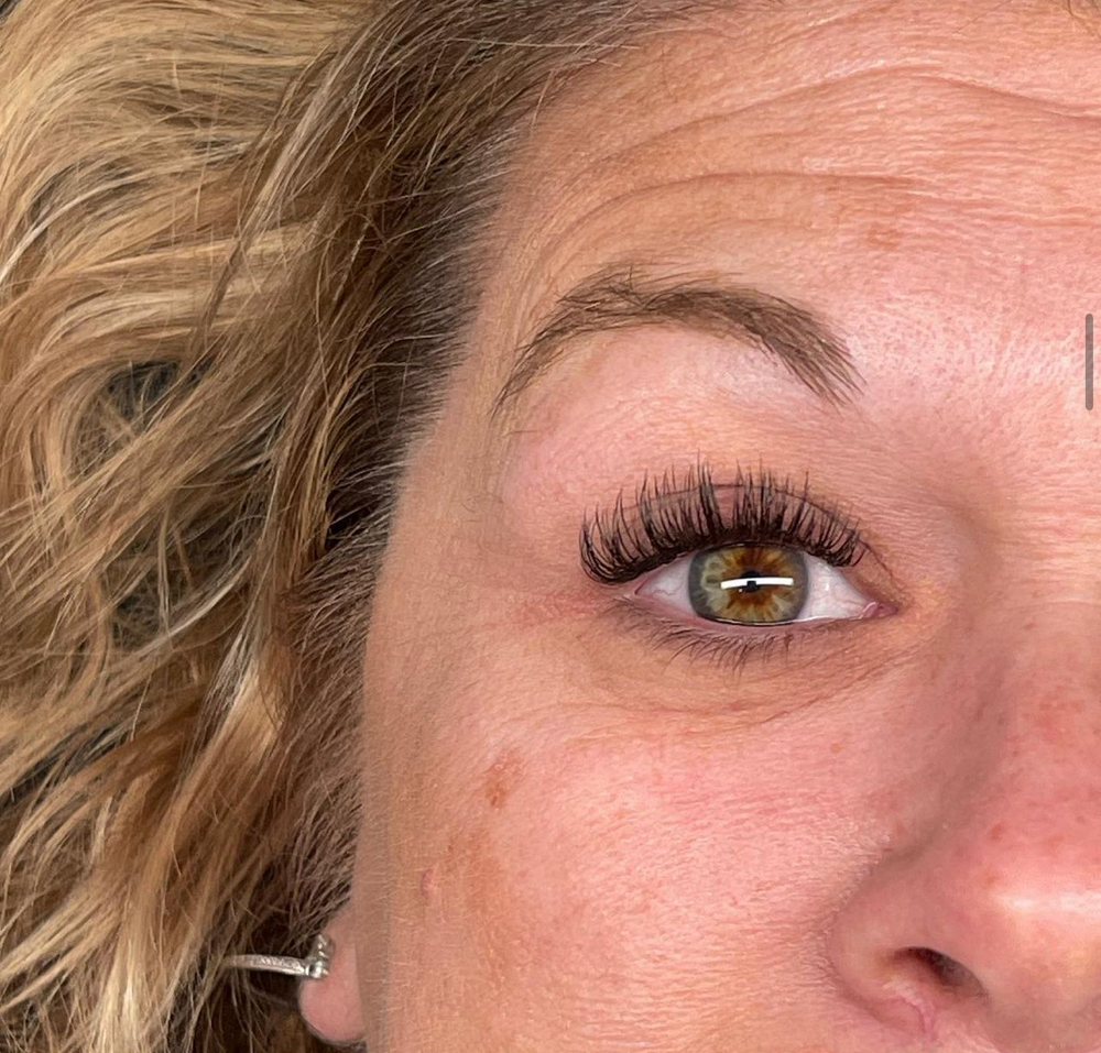 Classic Eyelash Extension Touch Up