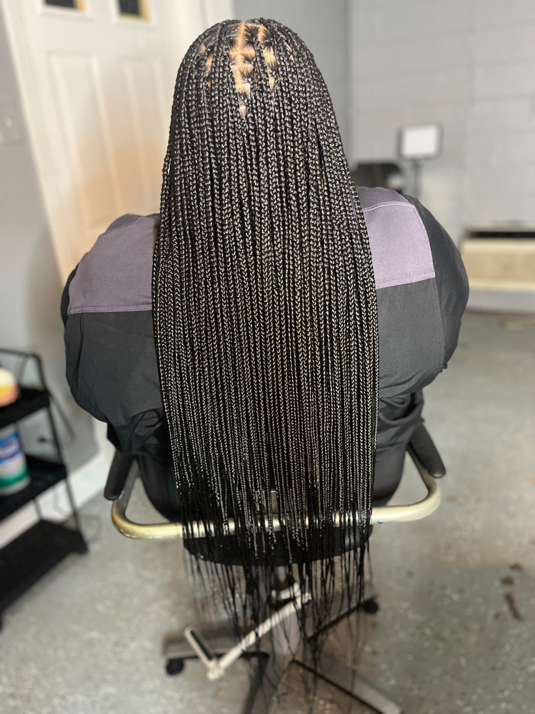 Small Butt Length Knotless