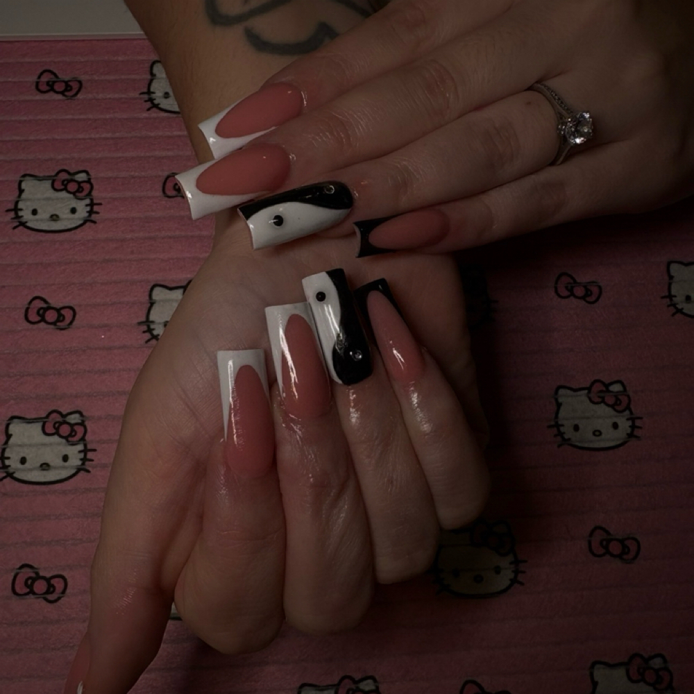 Medium Acrylic ( simple 3-4) at Lyssanailsxo in Perth Amboy, NJ