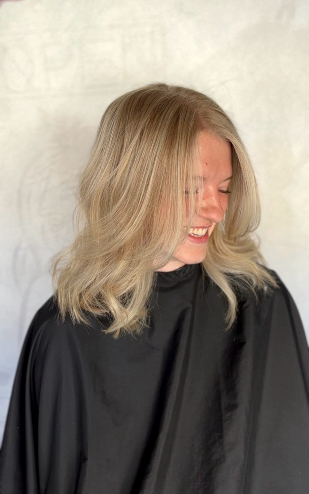 Haircut with Smooth TRTMNT Blowout