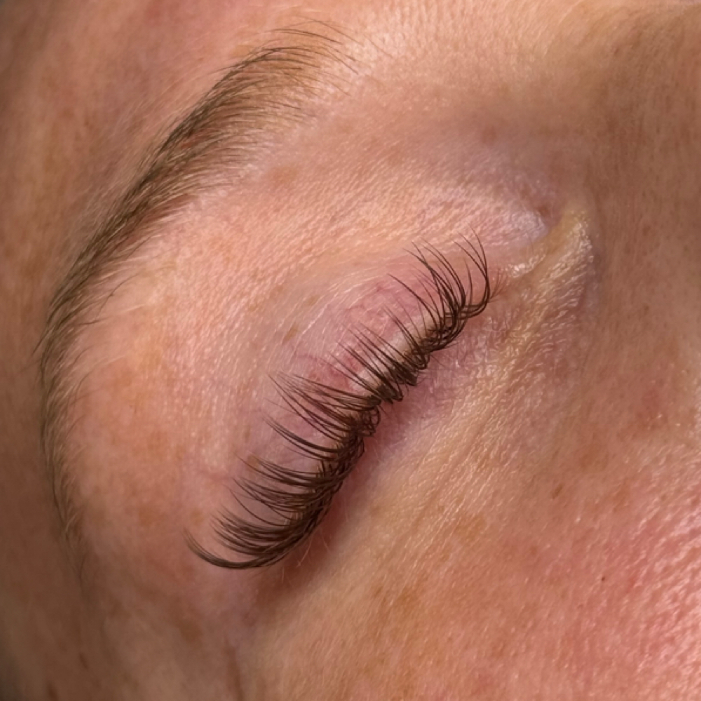 Brown Hybrid Full set at MM Lashes in Mayfield, KY