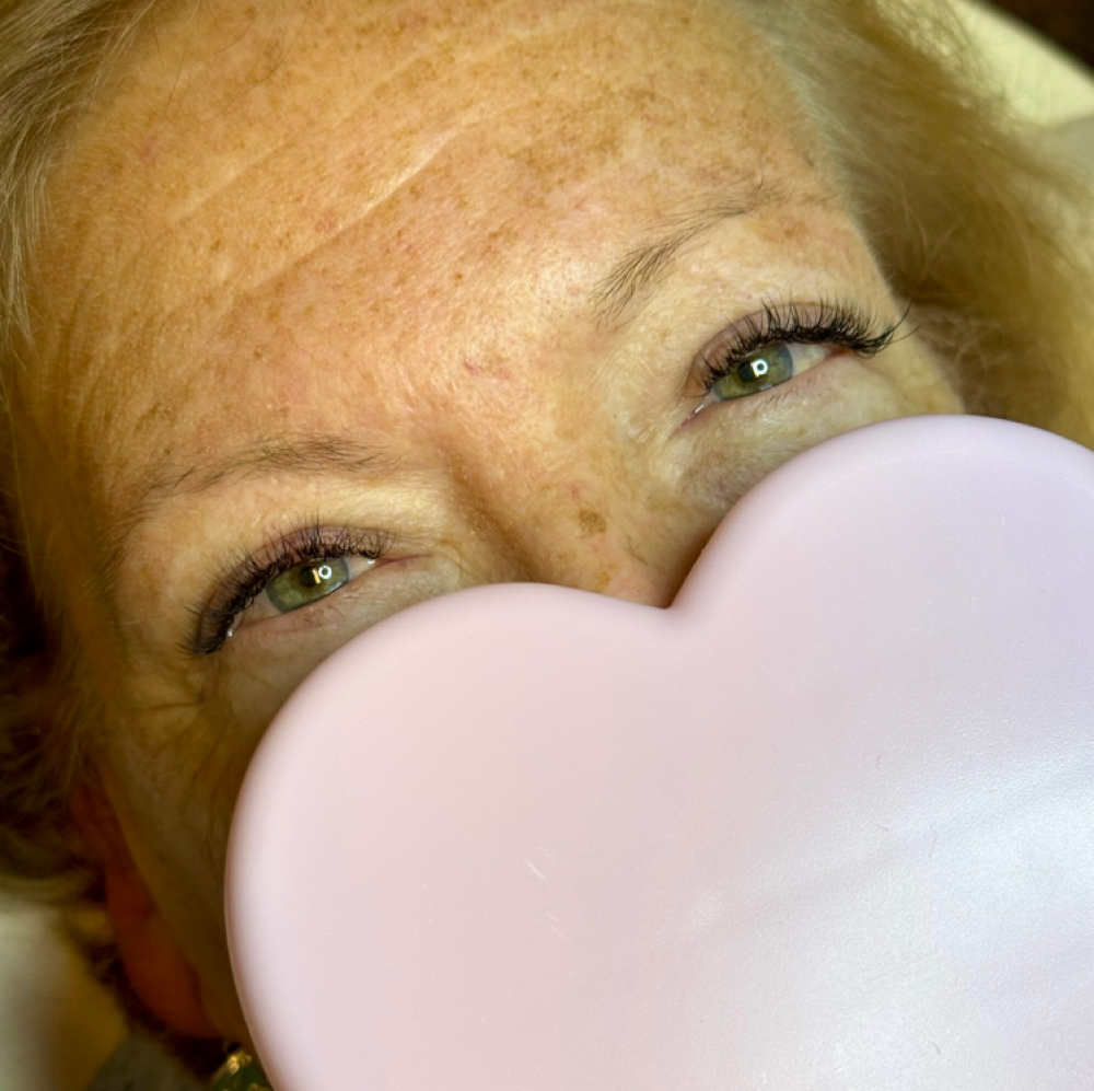 Lash Extension Full Set at Innovative Styles 239-731-2444 in North Fort Myers, FL