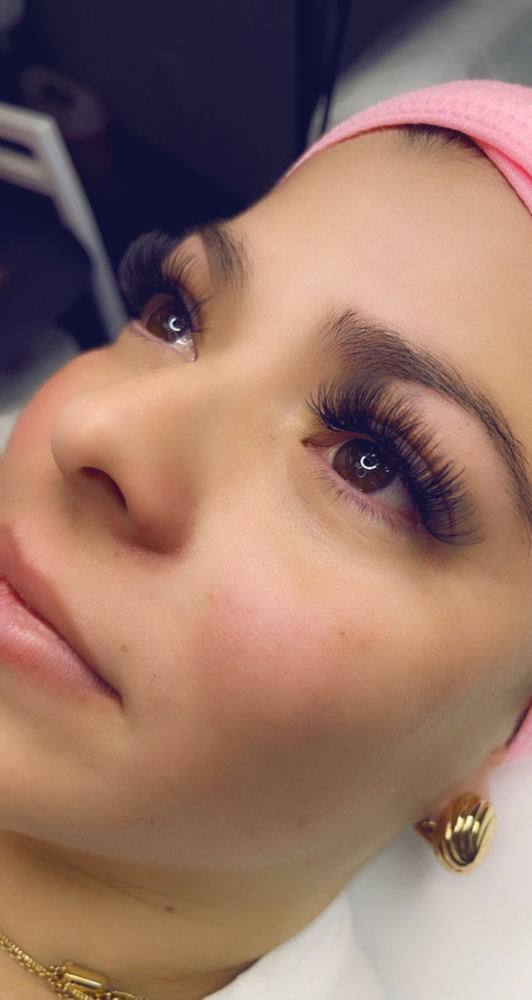 Eyelashes Extensions