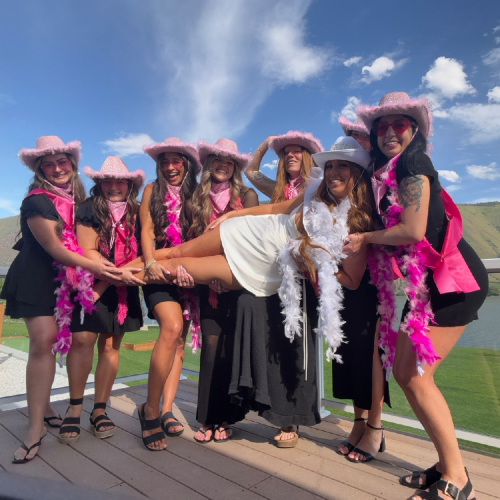 SIP & SPRAY TAN PARTY 🪩 at Williamson Beauty Co. in Monroe, WA