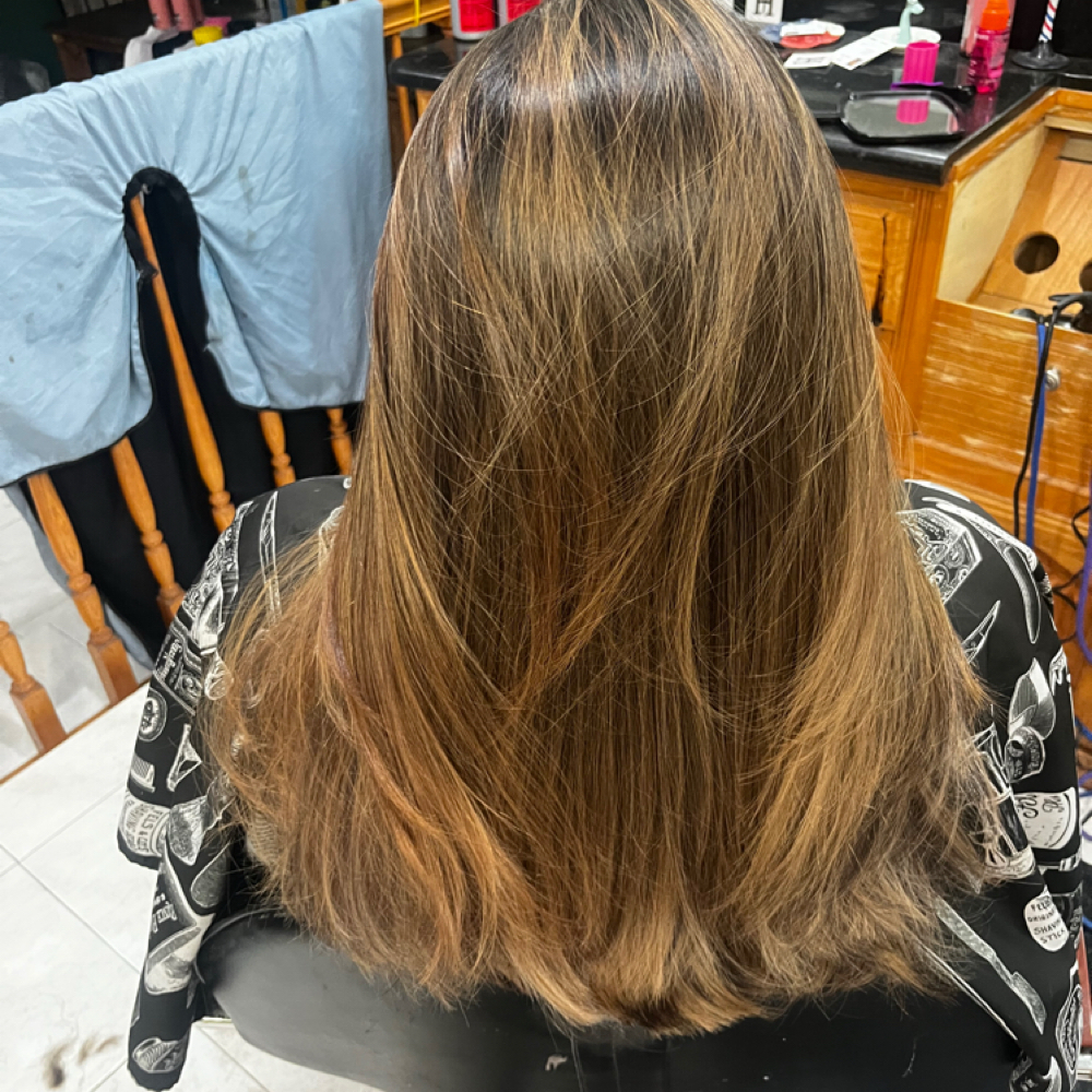 Womens HairCut And Blowdry at The Hair Bar 2 (HB2) in Weslaco, TX