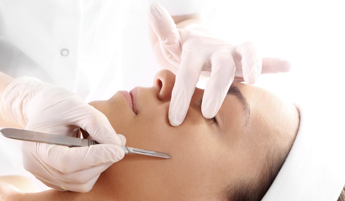 Dermaplaning facial