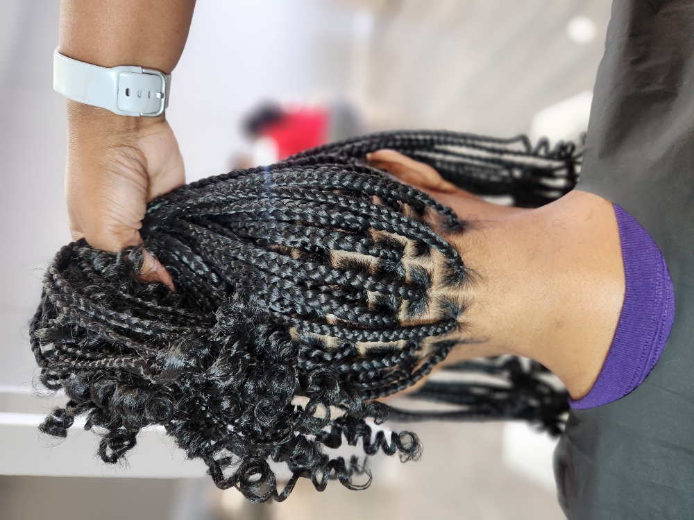 Smedium Knotless Braids