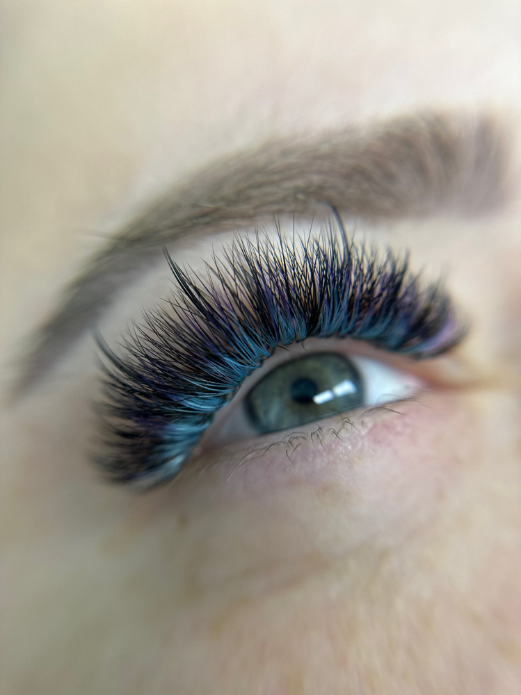 Mega Volume Lashes