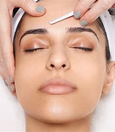 Dermaplane Facial