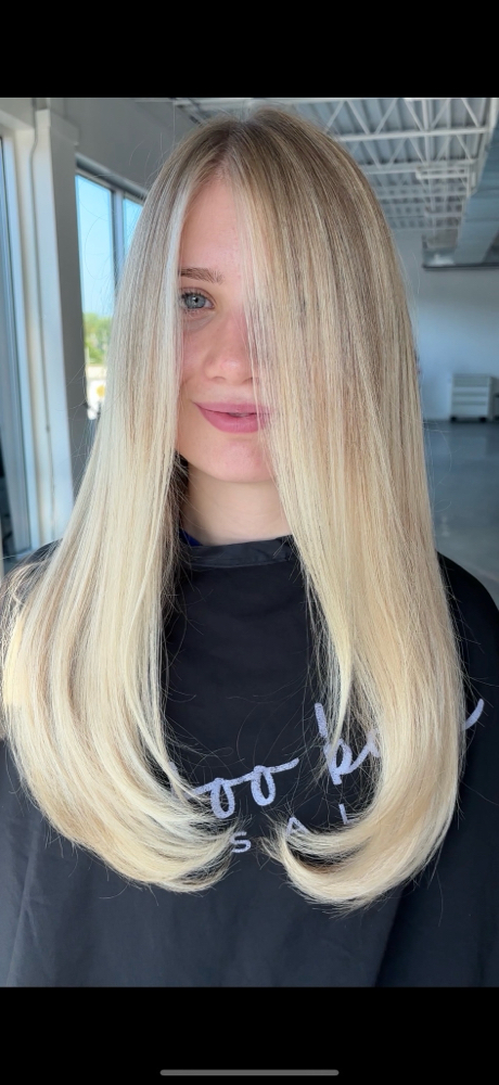 Signature Blowout at Alyssa Tinnell in Kansas City, MO