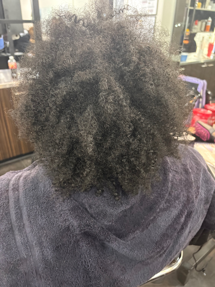 Wash& Blowdry at 🏆🎀Dolls Way Salon 🎀🏆 in Wichita, KS